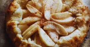 Read more about the article How to make a Cinnamon Spiced Pear Galette