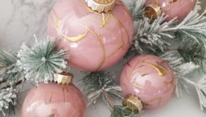 Read more about the article Spray Painting Christmas Ornaments