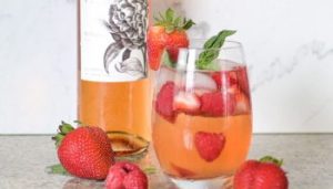 Read more about the article How to make a Strawberry Wine Spritzer