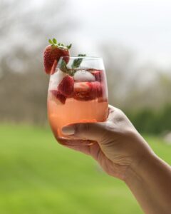 strawberry wine spritzer