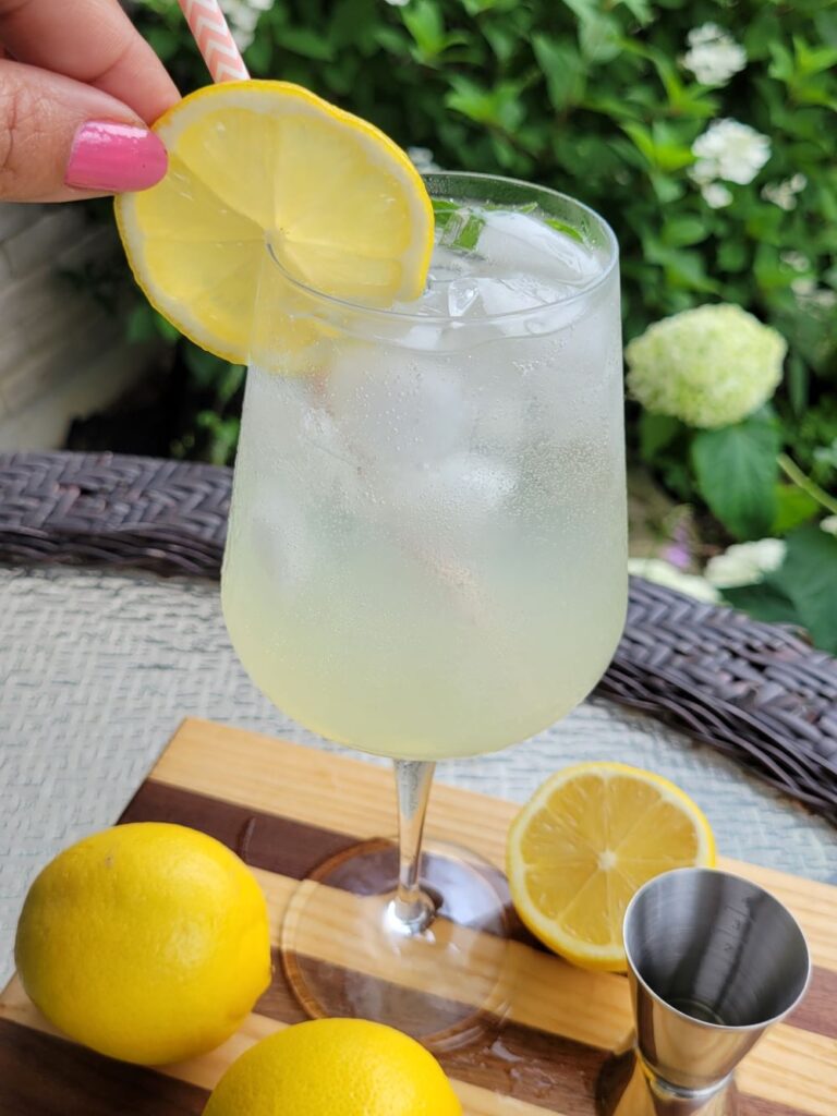 limoncello spritz with lemon garnish