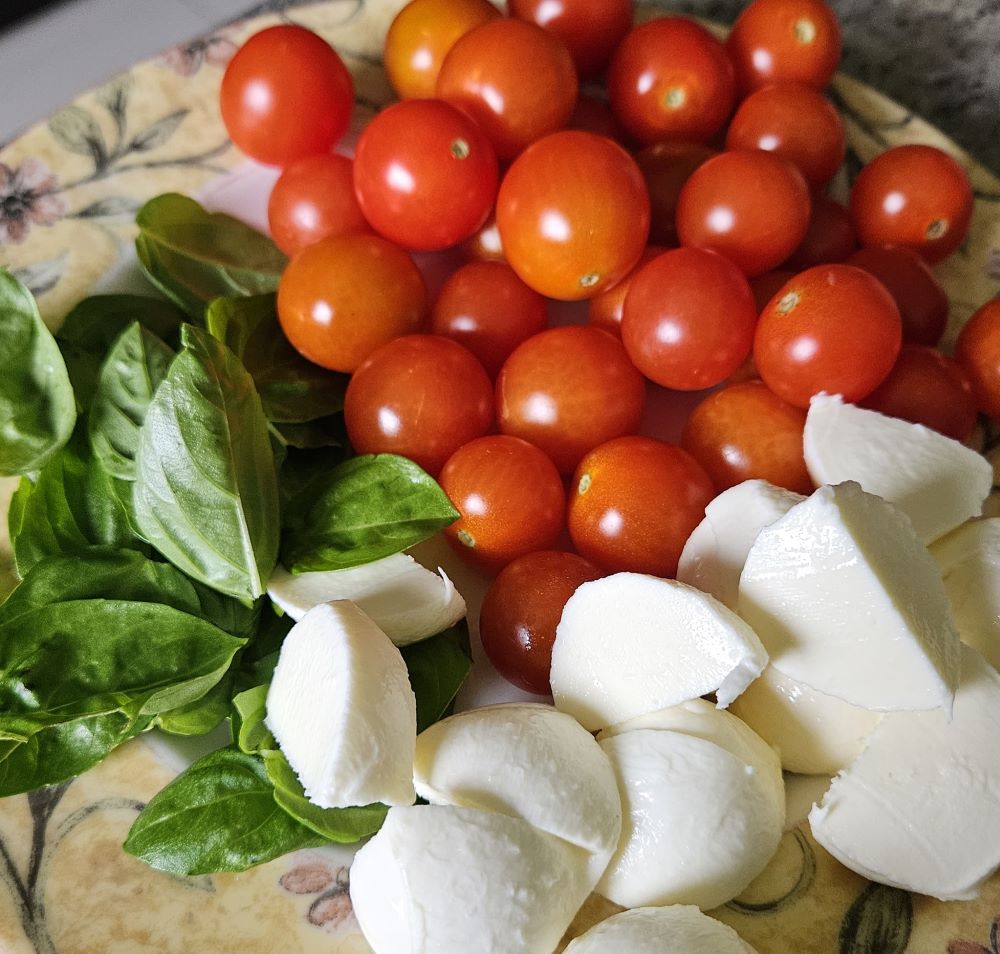 caprese salad skewer ingredients